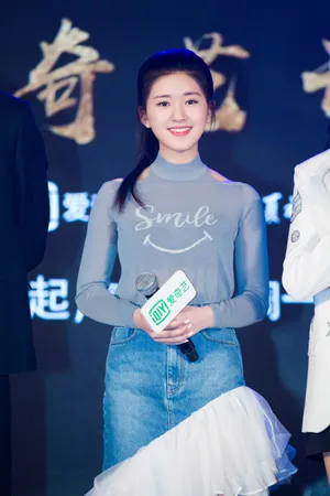 赵露思清纯甜美活动写真图片_5