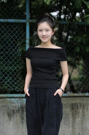 赵露思甜美性感校园写真图片_4
