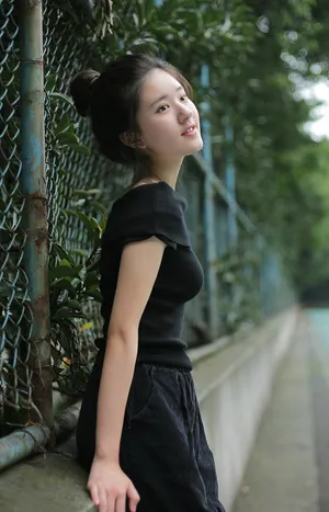 赵露思甜美性感校园写真图片_5