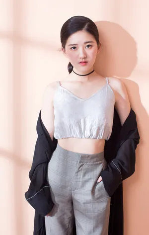 赵露思性感吊带轻熟风写真图片