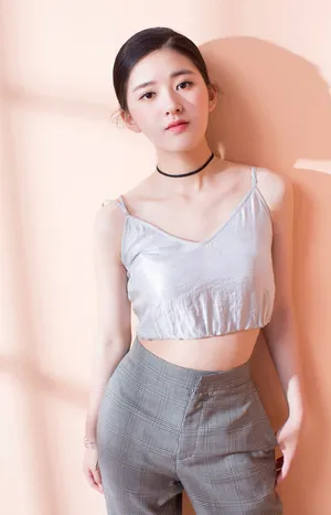 赵露思性感吊带轻熟风写真图片_4