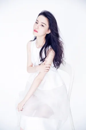 梁婧娴优雅恬静白裙写真图片_3