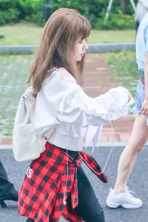 SING女团赖美云图片