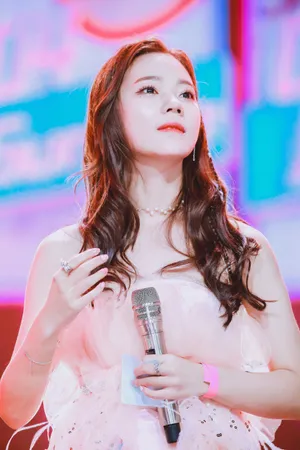 张紫宁创造101公演高清图片_5