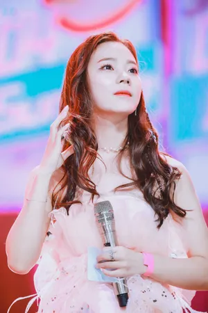 张紫宁创造101公演高清图片_7
