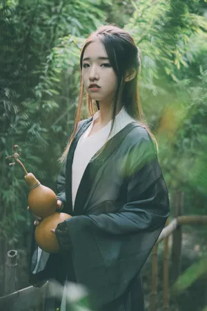 鹿小草古风写真高清图片_4