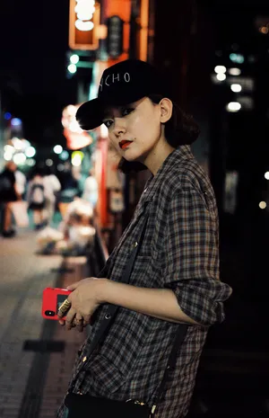 周奇奇东京夜拍图片
