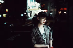 周奇奇东京夜拍图片