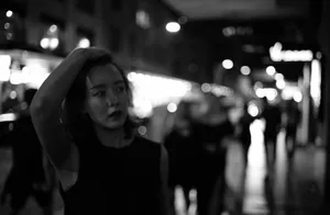 周奇奇夜色街拍图片_5