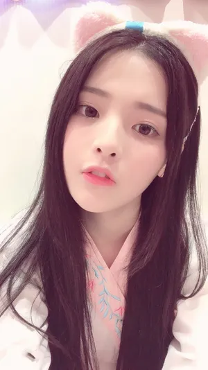 《创造101》杨超越自拍照图片_4