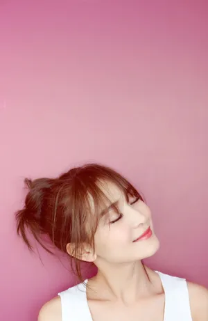 海铃可爱丸子头甜美写真图片_2