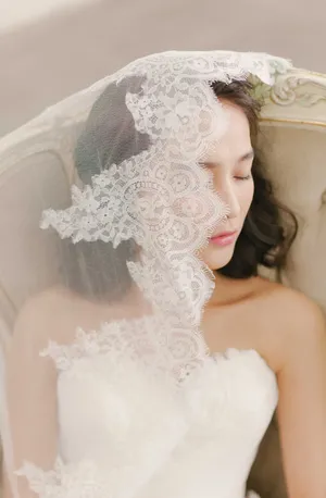 海铃气质白色抹胸婚纱写真图片_6