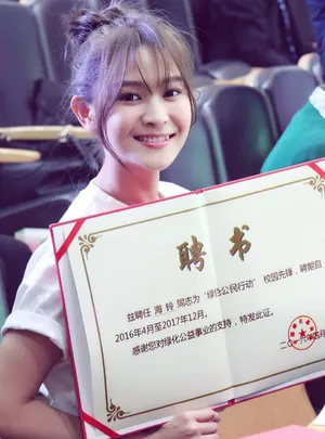 海铃清新简约白色t恤活动照图片_2