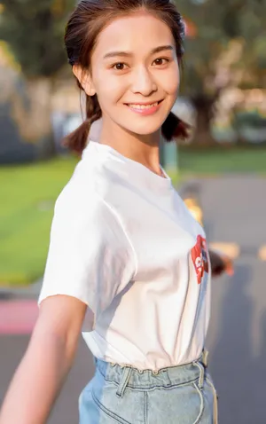 海铃清新养眼夏季街拍图片_2