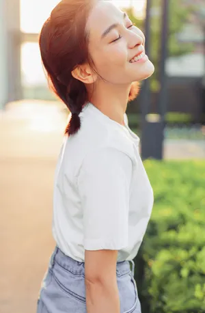 海铃清新养眼夏季街拍图片_3