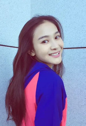 海铃运动装甜美生活照图片_1