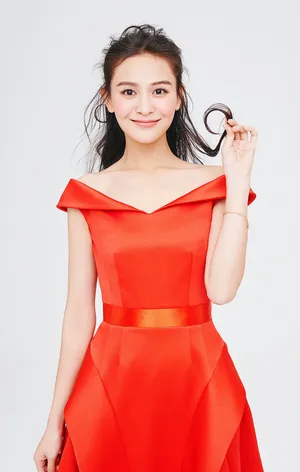 海铃一字肩礼服性感迷人写真图片