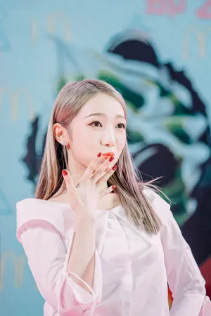 孟美岐创造101超美性感图片_4