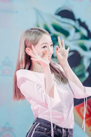 孟美岐创造101超美性感图片_5