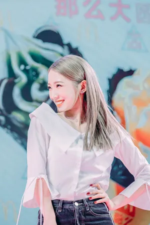 孟美岐创造101超美性感图片_7