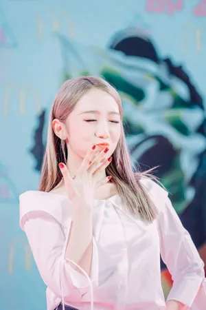 孟美岐创造101超美性感图片_8