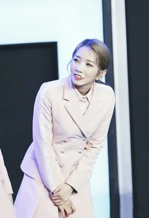 孟美岐《创造101》公演图片_5