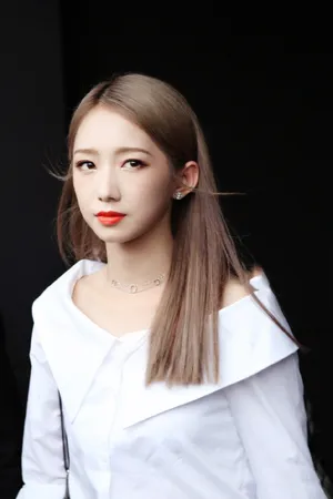 宇宙少女孟美岐最新图片_1