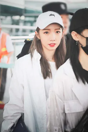 孟美岐饭拍图片