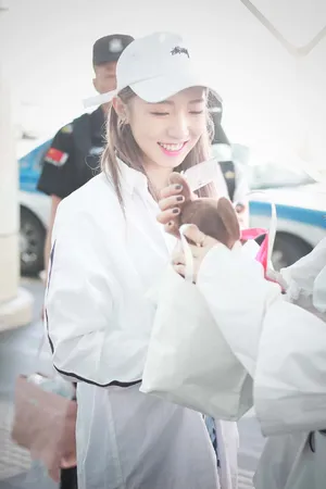 孟美岐饭拍图片_8