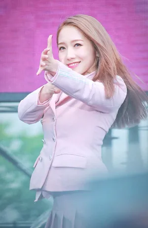 孟美岐《创造101》性感图片_4