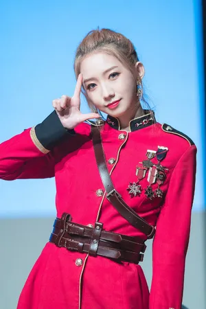 孟美岐可爱图片