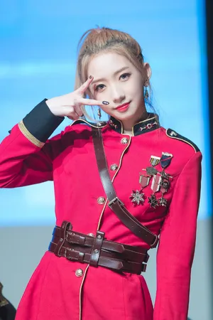 孟美岐可爱图片_3