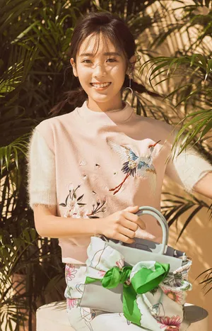 邢菲甜美可爱时尚写真图片_1