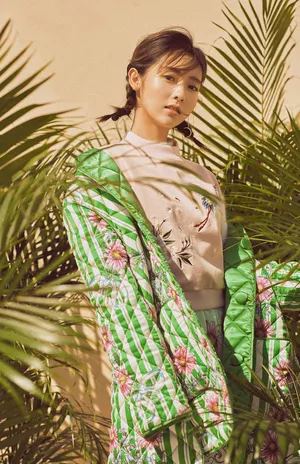 邢菲甜美可爱时尚写真图片