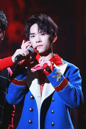 tfboys易烊千玺帅气图片