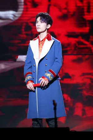 tfboys易烊千玺帅气图片