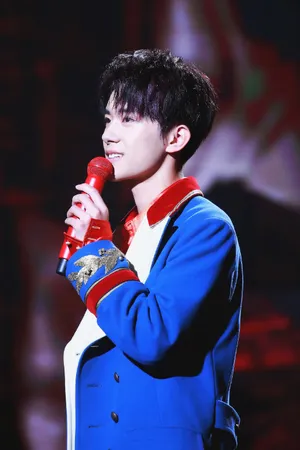 tfboys易烊千玺帅气图片_3