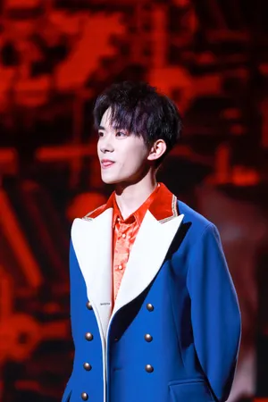 tfboys易烊千玺帅气图片_4