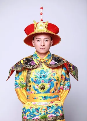 百变大咖秀李维嘉黄袍加身何炅变身太监_1