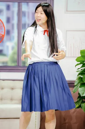 湖南卫视主持人杜海涛女装恶搞图片