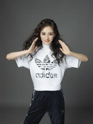 易烊千玺迪丽热巴杨幂宁泽涛世界杯宣传写真图片