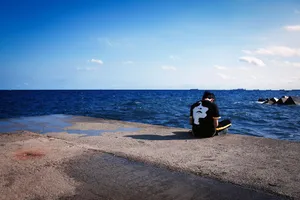TFBOYS易烊千玺巴塞罗那旅拍图片_1
