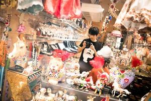 TFBOYS易烊千玺巴塞罗那旅拍图片_2