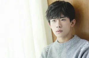 易烊千玺文艺暖男居家写真图片_3