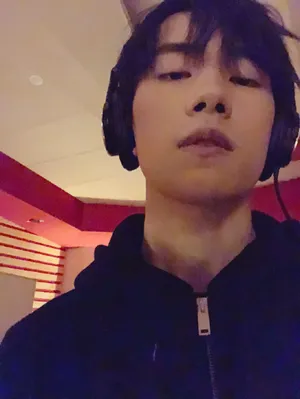 易烊千玺自拍照图片