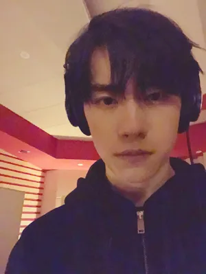 易烊千玺自拍照图片_2