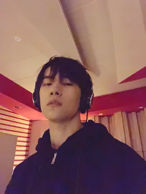 易烊千玺自拍照图片_3