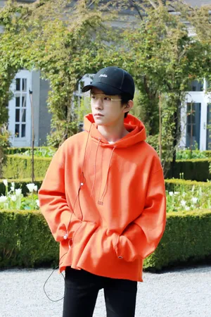 TFBOYS易烊千玺帅气生活照图片_3