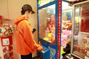 TFBOYS易烊千玺帅气生活照图片_5