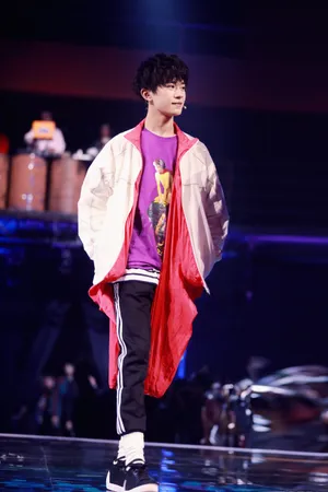 TFBOYS易烊千玺这就是街舞高清帅气图片_5